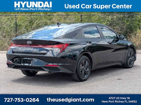Used 2022 Hyundai Elantra SEL FWD image 5