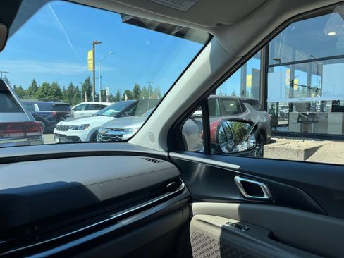 Used 2026 Kia Carnival FWD image 37