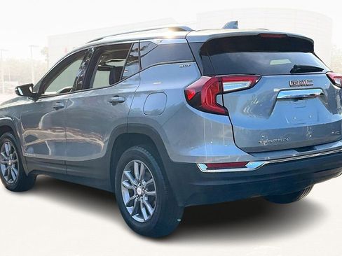 Used 2023 GMC Terrain SLT image 4