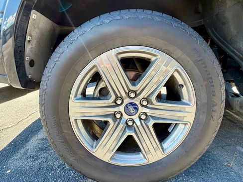 Used 2020 Ford F150 Lariat w/ Equipment Group 502A Luxury AWD/4WD image 38