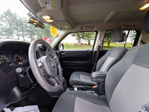 Used 2014 Jeep Patriot Sport AWD/4WD image 10
