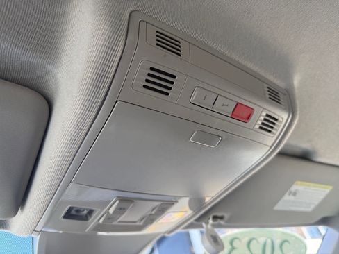 Used 2023 Volkswagen Tiguan SE image 28