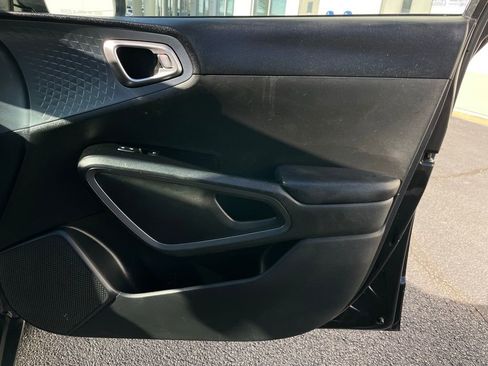 Used 2023 Kia Soul EX image 31