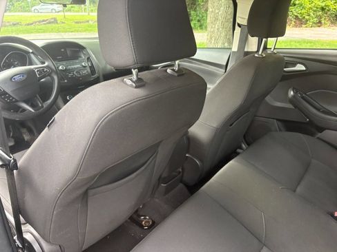 Used 2015 Ford Focus SE FWD image 25
