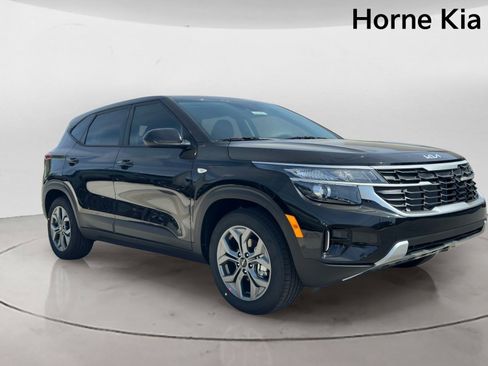New 2026 Kia Seltos LX FWD image 2