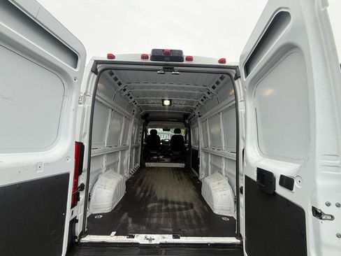 Used 2025 RAM ProMaster 2500 w/ Convenience Group FWD image 8