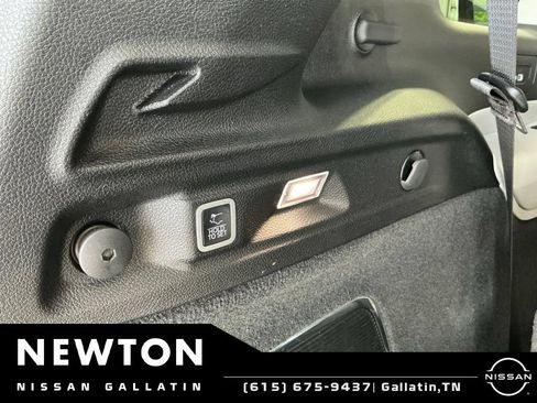 Used 2022 Jeep Grand Cherokee L Overland w/ Advanced Protech Group III AWD/4WD image 35