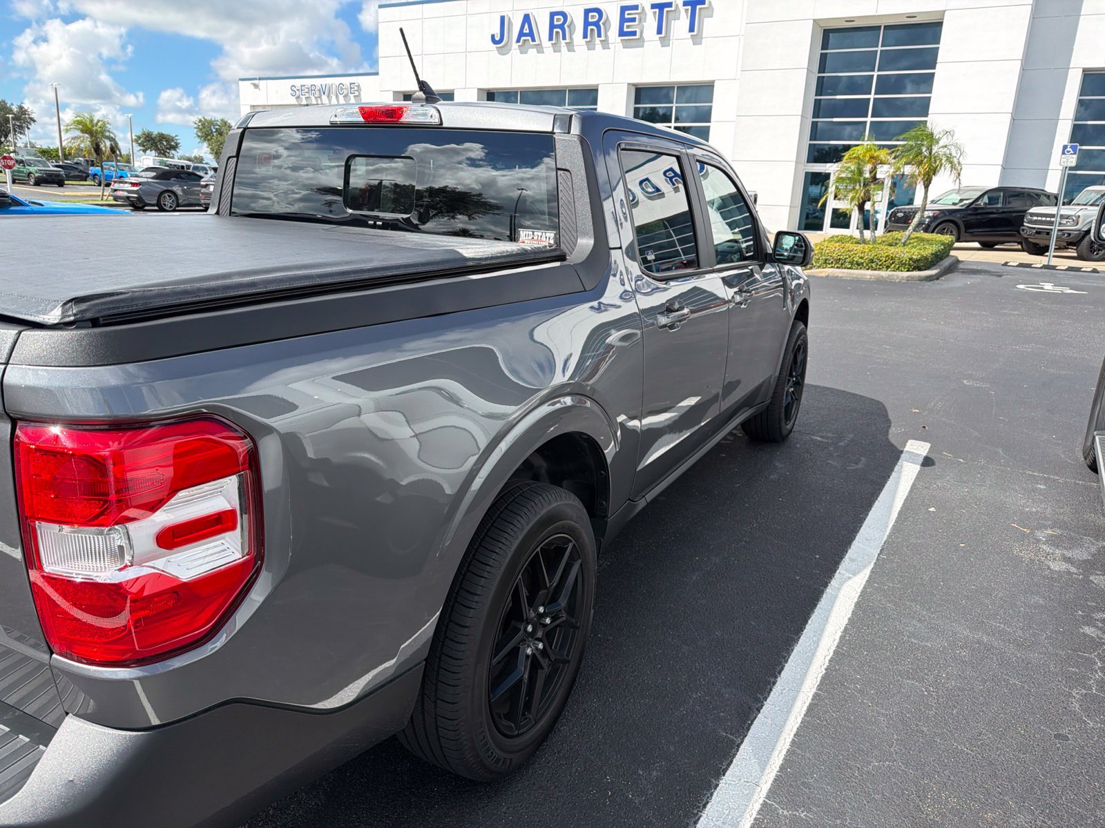 Used 2023 Ford Maverick Lariat FWD image 4