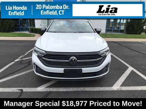 Used 2023 Volkswagen Jetta Sport image 2