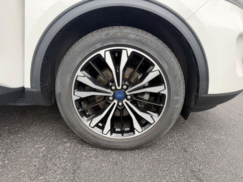 Certified 2022 Ford Escape SEL w/ SEL Stealth AWD Package image 32
