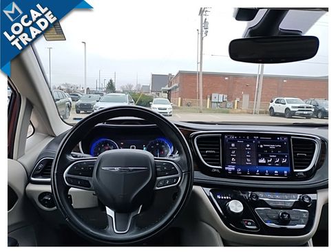 Used 2022 Chrysler Pacifica Limited image 16