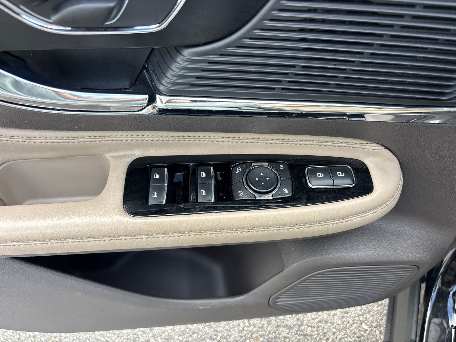 Certified 2020 Lincoln Corsair FWD w/ Equipment Group 101A image 13