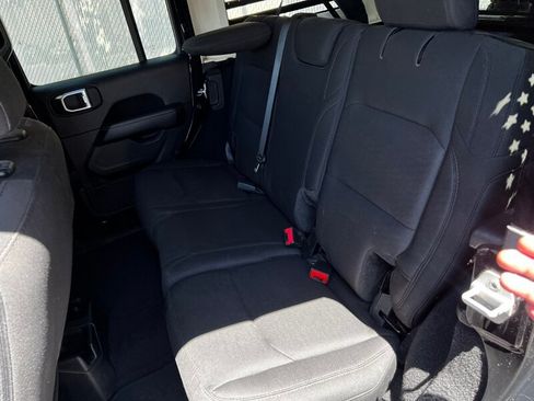 Used 2020 Jeep Wrangler Unlimited Sahara w/ Uconnect 4C Nav & Sound Group AWD/4WD image 23