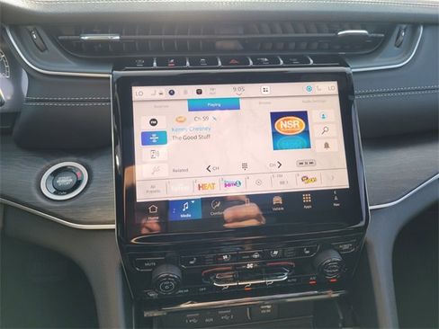 New 2025 Jeep Grand Cherokee Limited w/ Luxury Tech Group II image 23