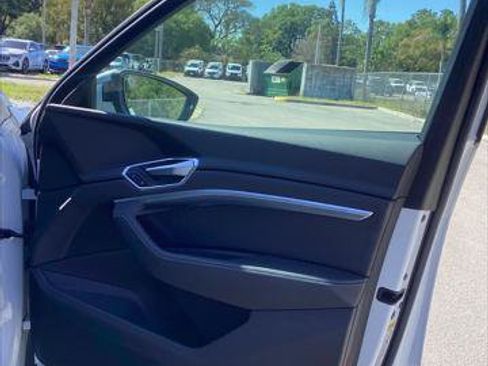 Used 2021 Audi e-tron Premium w/ Convenience Plus Package image 29