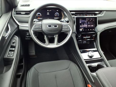 New 2025 Jeep Grand Cherokee L Laredo image 13