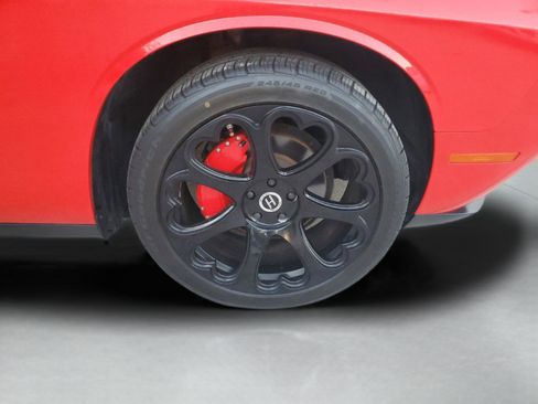 Used 2022 Dodge Challenger SXT image 5