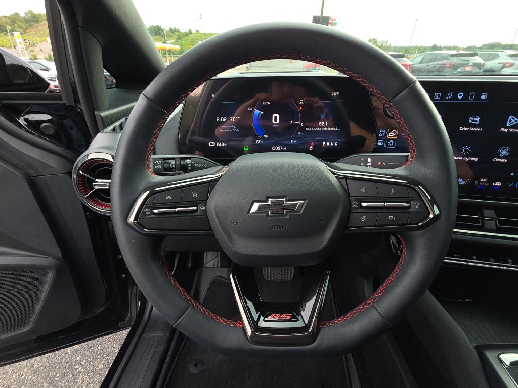 Used 2025 Chevrolet Equinox EV RS w/ Convenience Package II FWD image 17