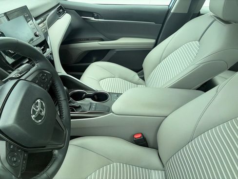 Used 2024 Toyota Camry SE w/ Cold Weather Package FWD image 6