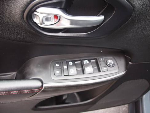 Used 2014 Jeep Cherokee Trailhawk w/ Comfort/Convenience Group AWD/4WD image 8