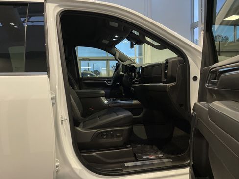 Used 2024 Chevrolet Silverado 2500 LTZ w/ LTZ Convenience Package image 34