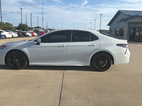Used 2022 Toyota Camry SE FWD image 9