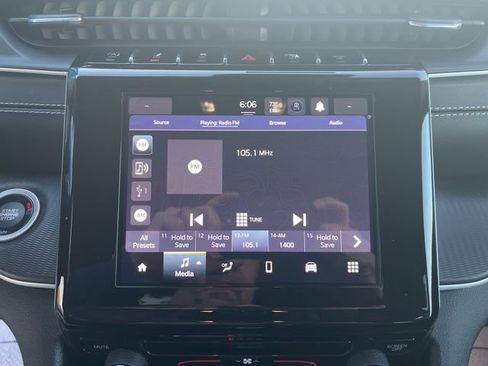 Used 2023 Jeep Grand Cherokee L Laredo image 17