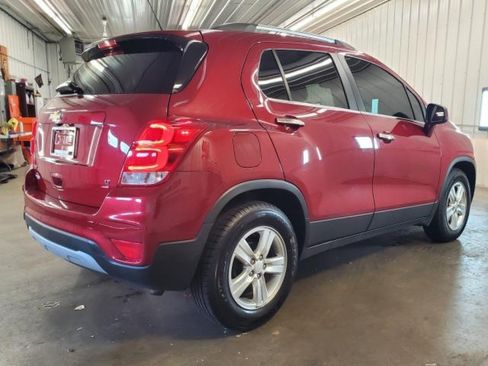 Used 2019 Chevrolet Trax LT w/ LT Convenience Package FWD image 3