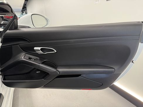 Used 2017 Porsche 718 Boxster S RWD image 19