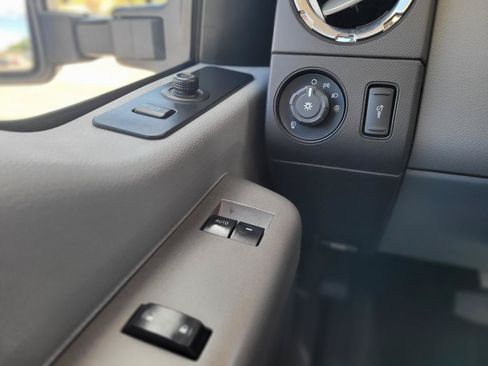 Used 2012 Ford F250 XLT w/ XLT Premium Pkg AWD/4WD image 12