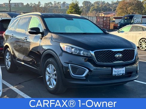 Used 2017 Kia Sorento LX image 2