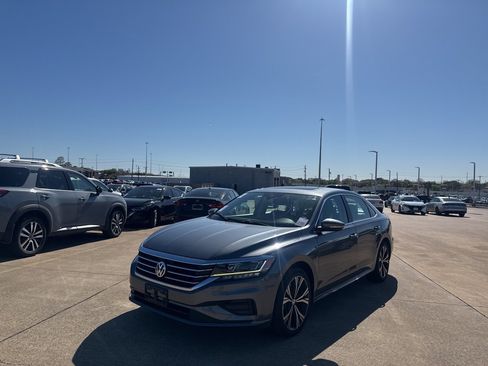 Used 2021 Volkswagen Passat 2.0T SE image 7