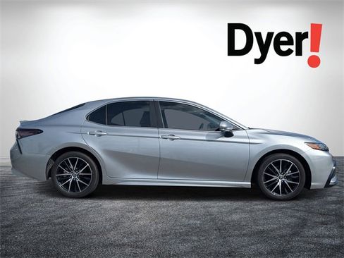 Used 2024 Toyota Camry SE image 2