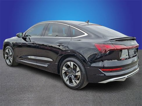 Used 2022 Audi e-tron Premium image 7