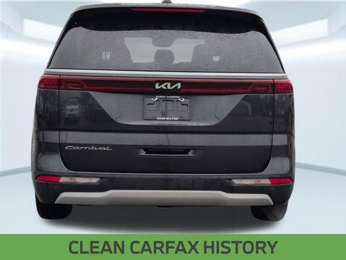 Used 2022 Kia Carnival LX image 4