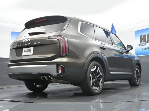 Used 2023 Kia Telluride EX w/ EX Captain's Chair Package FWD image 18