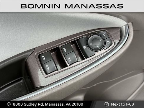 Used 2017 Chevrolet Malibu LT image 17