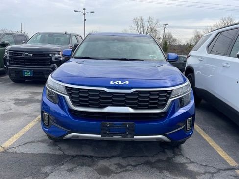 Used 2023 Kia Seltos LX image 2