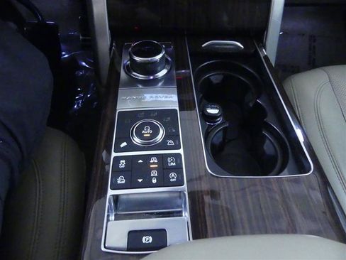 Used 2017 Land Rover Range Rover Supercharged AWD/4WD image 18