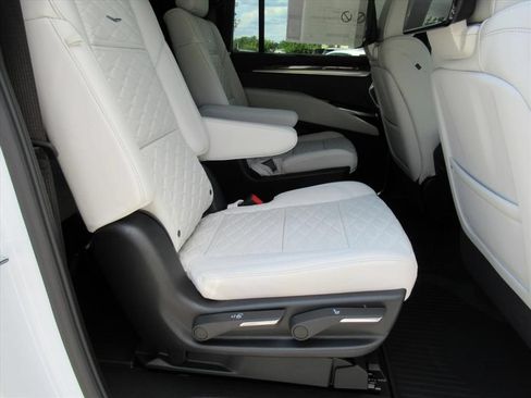 New 2026 Cadillac Escalade ESV Platinum Sport w/ LPO, ONYX Package AWD/4WD image 38