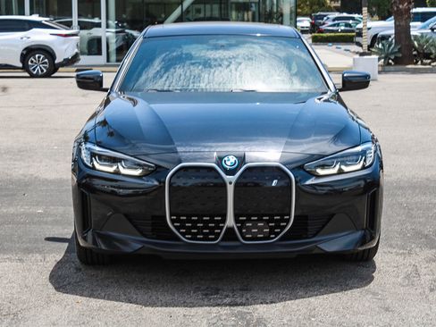 Used 2023 BMW i4 eDrive40 RWD image 2