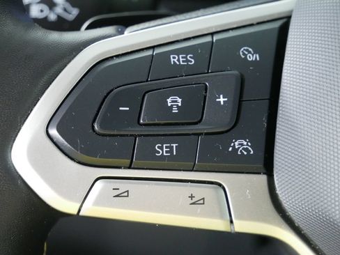 Used 2024 Volkswagen Atlas SE w/ Panoramic Sunroof Package AWD/4WD image 25