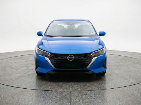 Used 2025 Nissan Sentra SV FWD image 2