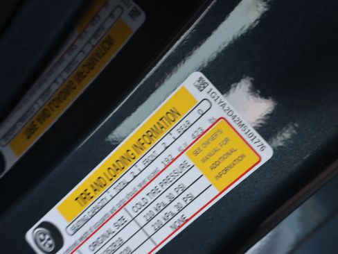 Used 2021 Chevrolet Corvette Stingray Coupe w/ Battery Protection Package image 37