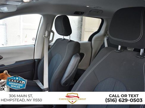 Used 2024 Chrysler Voyager LX image 10