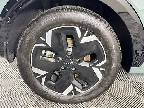 Used 2023 Kia Niro Wave image 32