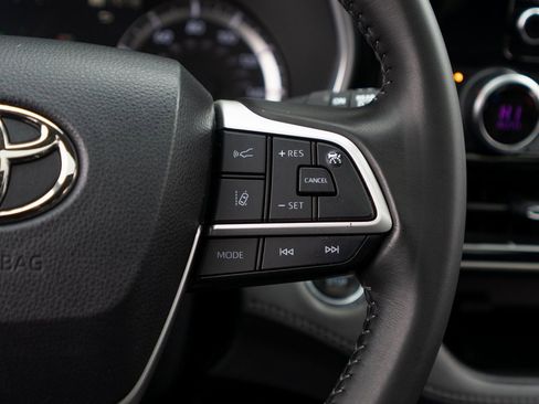 Used 2023 Toyota Highlander L image 30