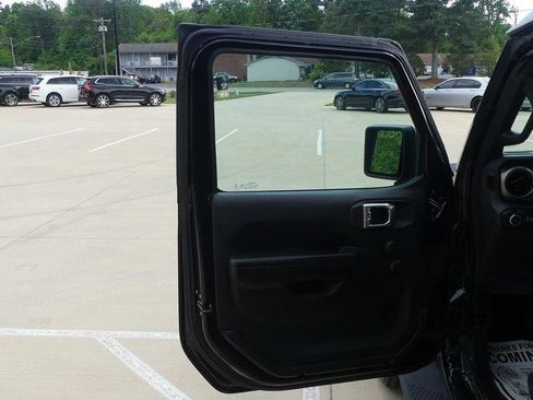 Used 2018 Jeep Wrangler Unlimited Sport AWD/4WD image 9