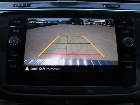 Used 2024 Volkswagen Tiguan SE w/ Panoramic Sunroof Package AWD/4WD image 22