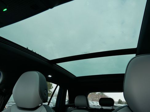 New 2026 Volkswagen Tiguan SE R-Line image 12